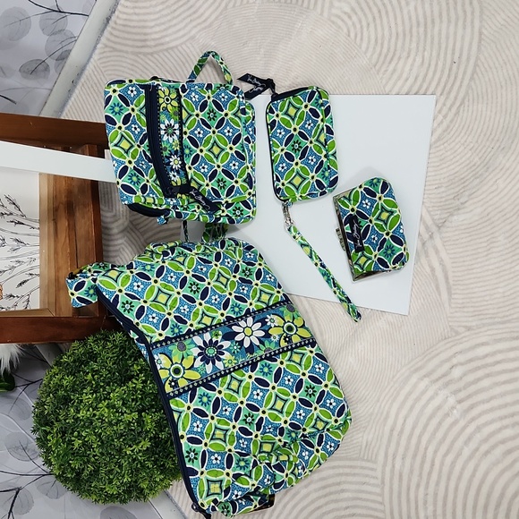 Vera Bradley Handbags - Vera Bradley Retired Daisy Daisy Set